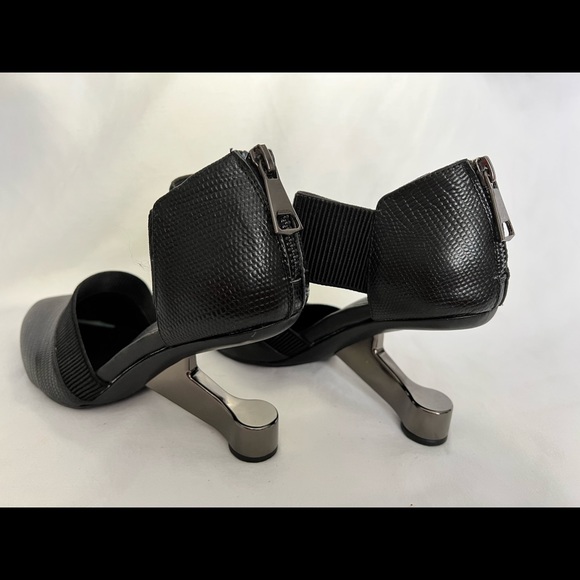 Jady Rose - Black Asymmetrical-Heel Leather Pump - Picture 2 of 4